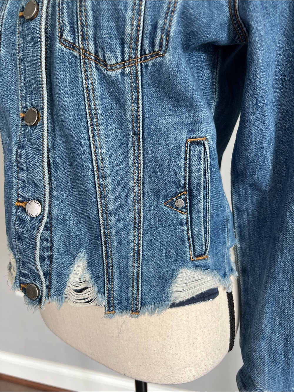 Liverpool Los Angeles Distressed Jean Jacket - Picture 4 of 11
